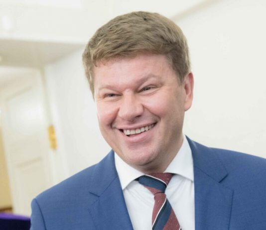 Guberniev has supported the idea to applaud the doctors, struggling with COVID-19