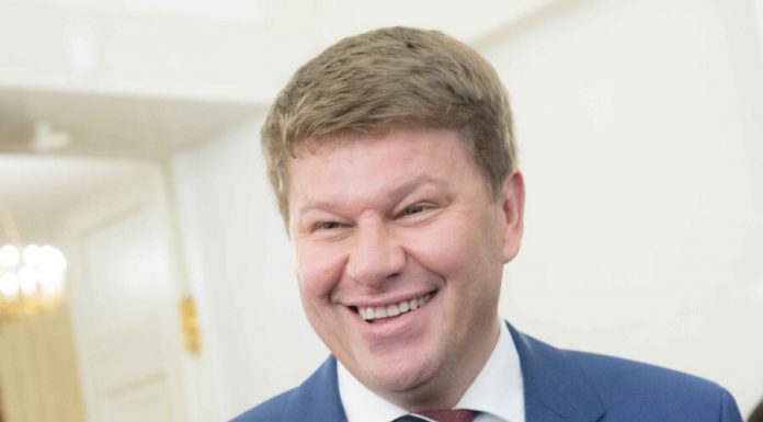 Guberniev has supported the idea to applaud the doctors, struggling with COVID-19