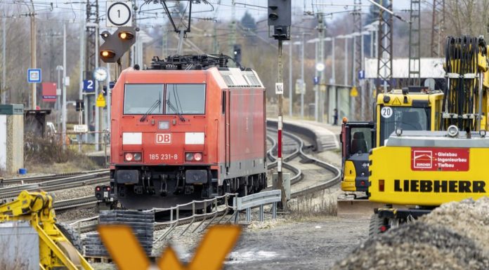 Severe train accident in North Rhine-Westphalia! 3 dead in collision with a car