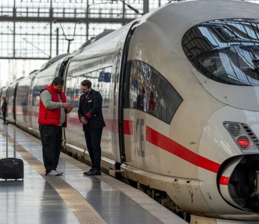Federal Minister of Transport sure: Mask requirement also in the long-distance trains of the Deutsche Bahn