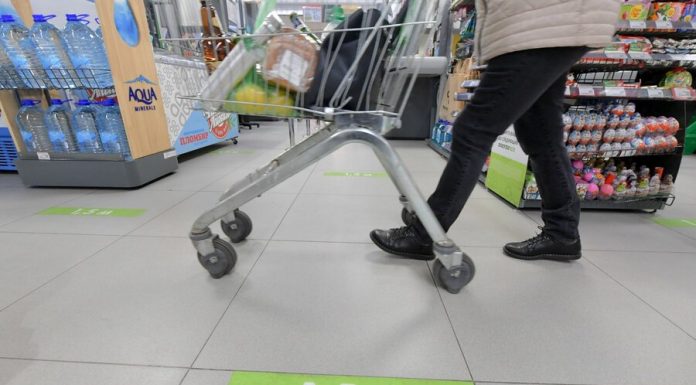 In Moscow revealed violations in the provision of social distancing in commercial networks