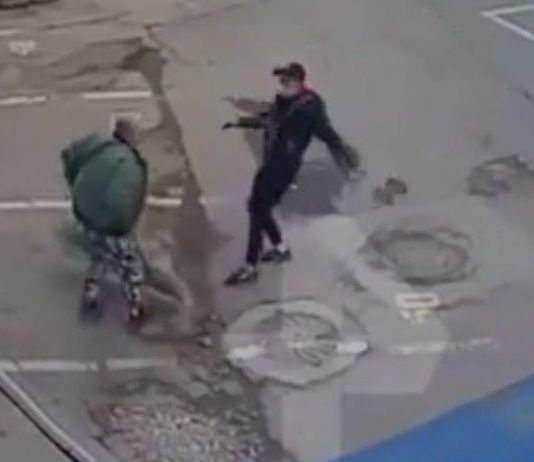 Muscovites staged a fight with a crowbar and a shovel near the pharmacy