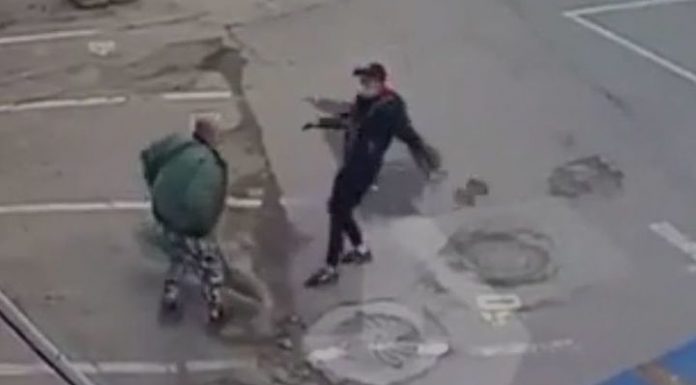 Muscovites staged a fight with a crowbar and a shovel near the pharmacy