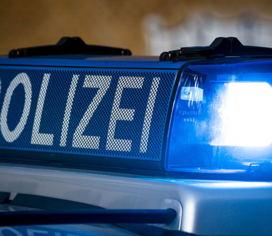 Weiterstadt: Woman stabs 2 people at birthday party!