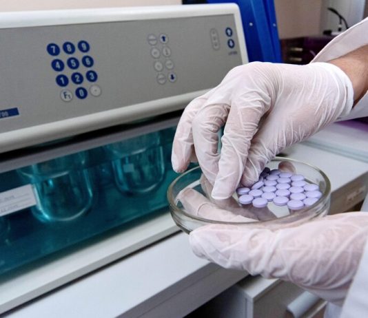 Putin signed a law on fines for the online sale of counterfeit drugs