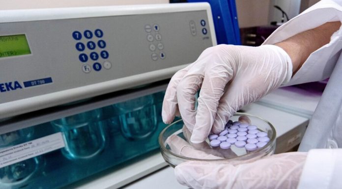 Putin signed a law on fines for the online sale of counterfeit drugs