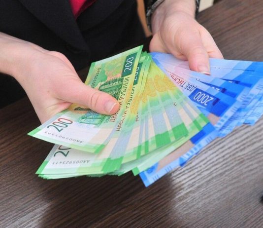 Russians warned against the use of cash during a pandemic