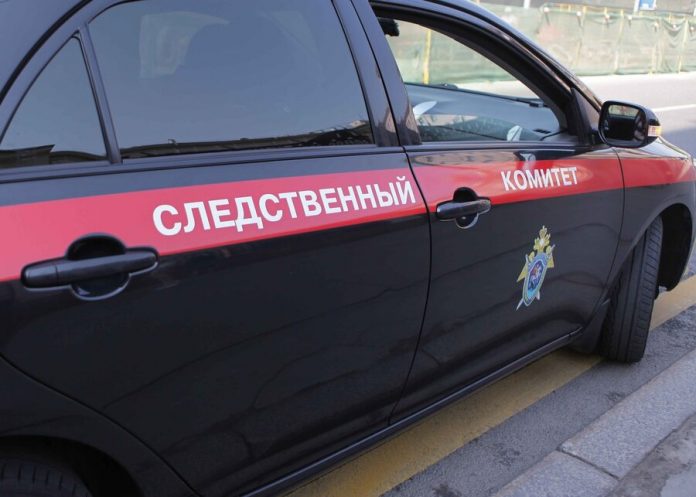 SK checks after leaving the parents of the baby at the entrance of the house in Shcherbinka