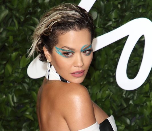 Blue Eyes: Stars are daring a new eye shadow trend