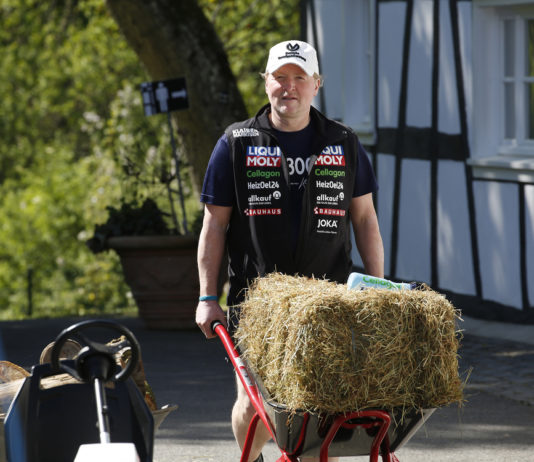 Joey Kelly collects money for needy children in a 24-hour challenge