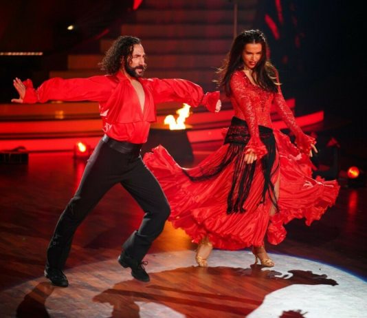 “Let's Dance” candidate Lili Paul-Roncalli worries about her circus