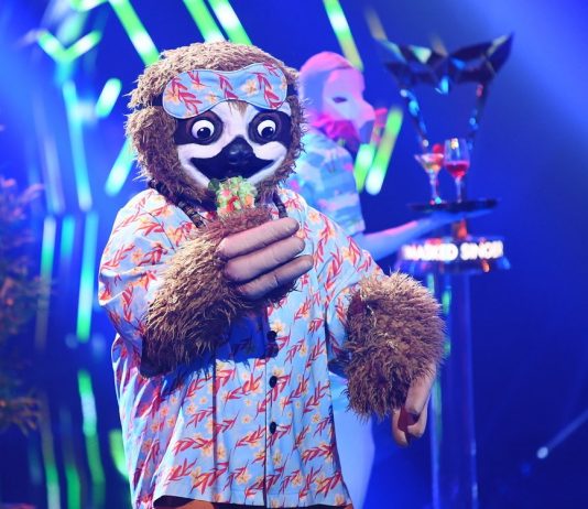 The sloth sings and dances to the "The Masked Singer" trophy