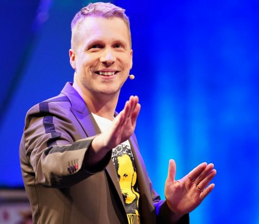 Oliver and Amira Pocher get their own late night show