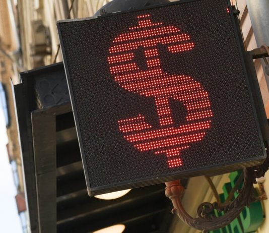 The Bank of Russia lowered the official rate of the dollar and the Euro