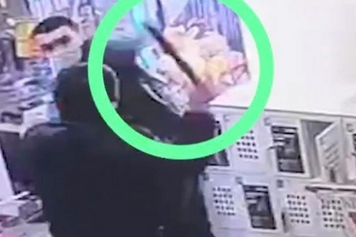 The buyer in Moscow stole a coffee and to put the seller