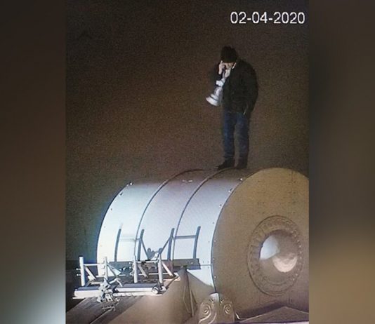 The man took off with the support of the Crimean bridge The man took off with the support of the Crimean bridge