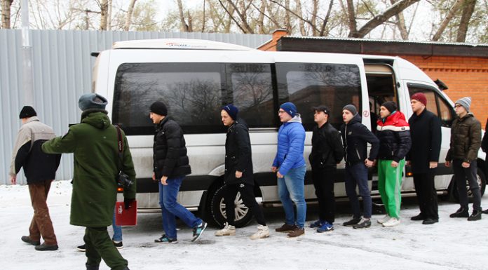 The military turned to the recruits in the capital and suburbs The military turned to the recruits in the capital and suburbs