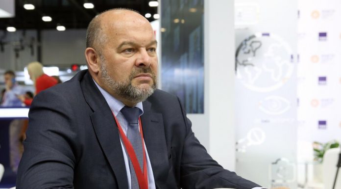 The political scientist has linked the dismissal of three of the governors of the Russian Federation with criticism due to coronavirus