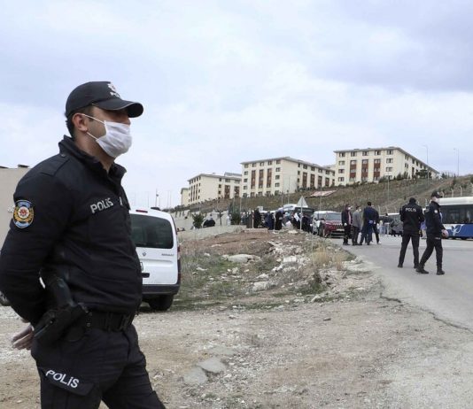 Turkey will close 30 large cities for 15 days