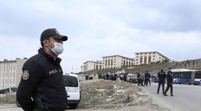 Turkey will close 30 large cities for 15 days