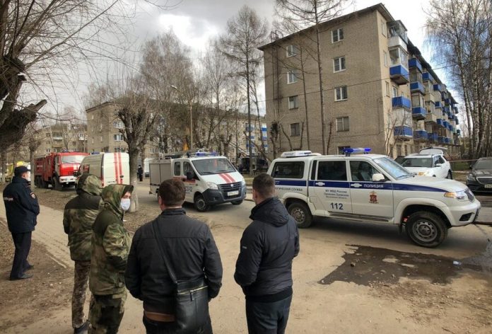 Vorobyov said that after the explosion, even with four people is not connected