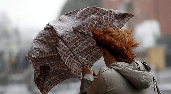 Warning gusty wind extended in the capital until the evening