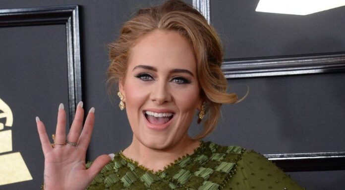 Adele shows her new mega body