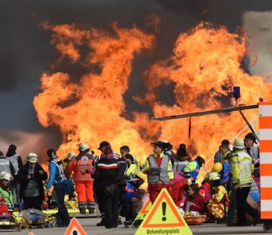 Devastating plane crash !: Airbus A320 crashes into residential area – All passengers dead!