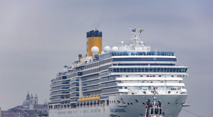 Serious ship accident near Dortmund – inland waterway brings the whole bridge to collapse!