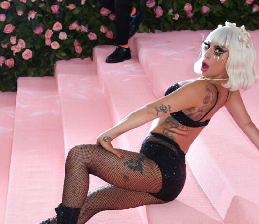 Lady Gaga: sexy bosom speed camera