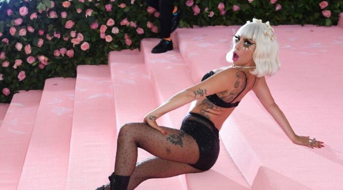 Lady Gaga: sexy bosom speed camera