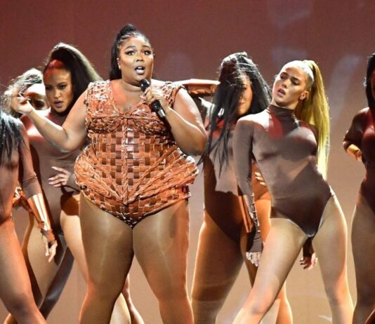 Lizzo shows plus-size curves in pankini