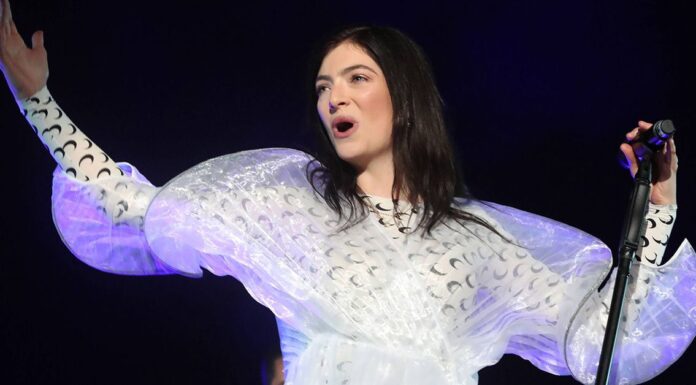 Lorde lets her "melodic muscles" play on a new album