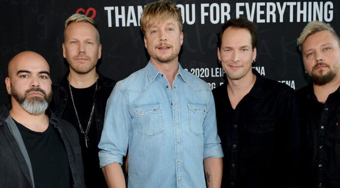 Samu Haber collects donations for a canceled tour