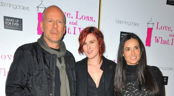 Demi Moore and Bruce Willis take the "balancing act"