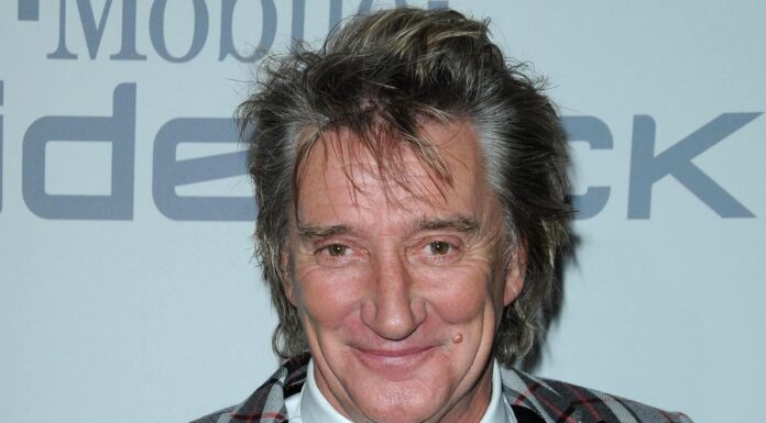 Rod Stewart spends the corona isolation with four of his children
