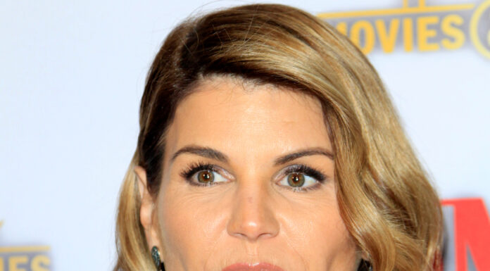 Bribery scandal: Lori Loughlin's case is not closed