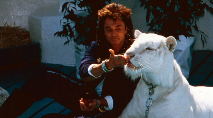 Las Vegas remembers star magician Roy Horn