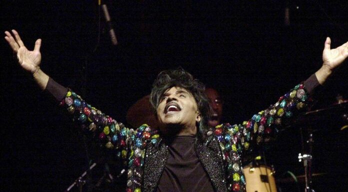 Mick Jagger and other stars say goodbye to a "hero"