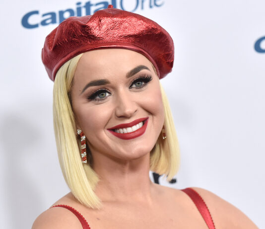 Pregnant Katy Perry is shown the middle finger by her baby