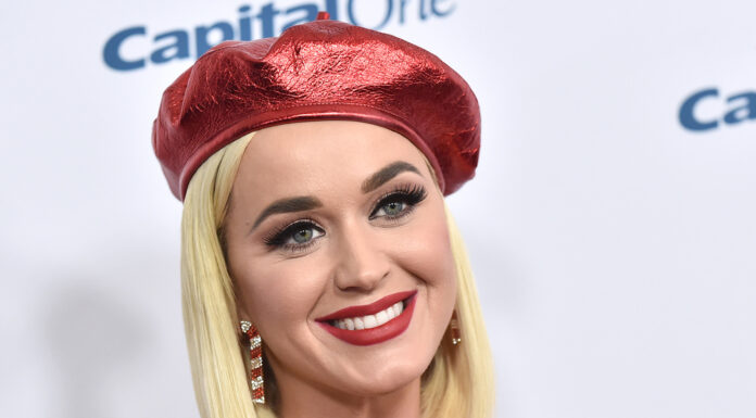 Pregnant Katy Perry is shown the middle finger by her baby