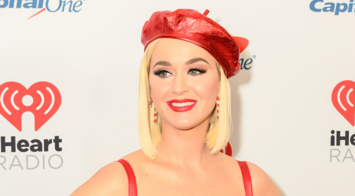 Katy Perry reveals: Adele surprised her in her dressing gown