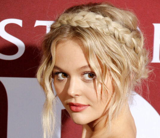 Long-awaited reboot of "Gossip Girl" postponed