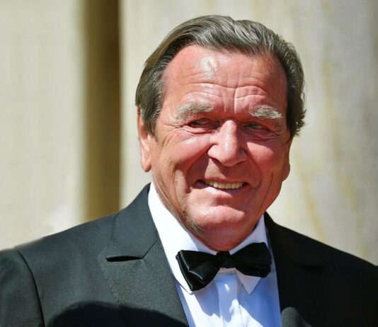 On the stove and on the mic: Gerhard Schröder reports back