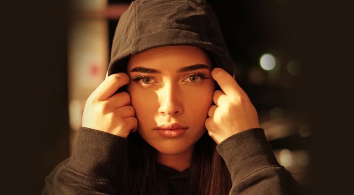 With "Krank", Hava presents the story of a stalker