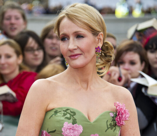 JK Rowling: Does the "Harry Potter" writer have anything against transgender people?