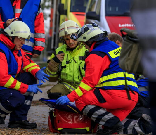 Horror crash in luxury sled – driver dead, passenger seriously injured!