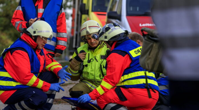 Horror crash in luxury sled – driver dead, passenger seriously injured!