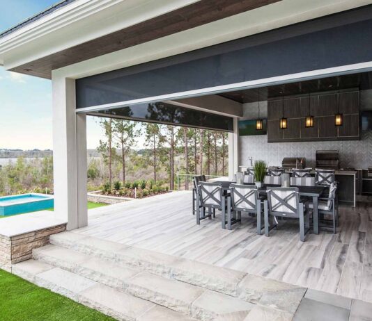 5 Reasons to Invest in Retractable Screens for Your Patio