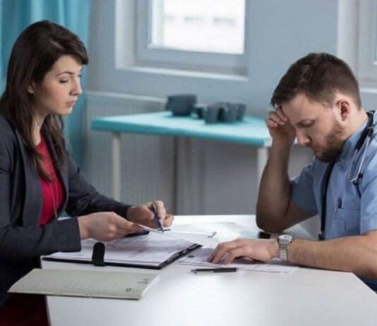 4 Questions to Ask Before Hiring a Malpractice Lawyer